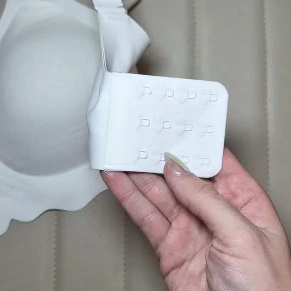 Seamless White Contour Bra - Comfortable Everyday Support - Picture 5 of 10
